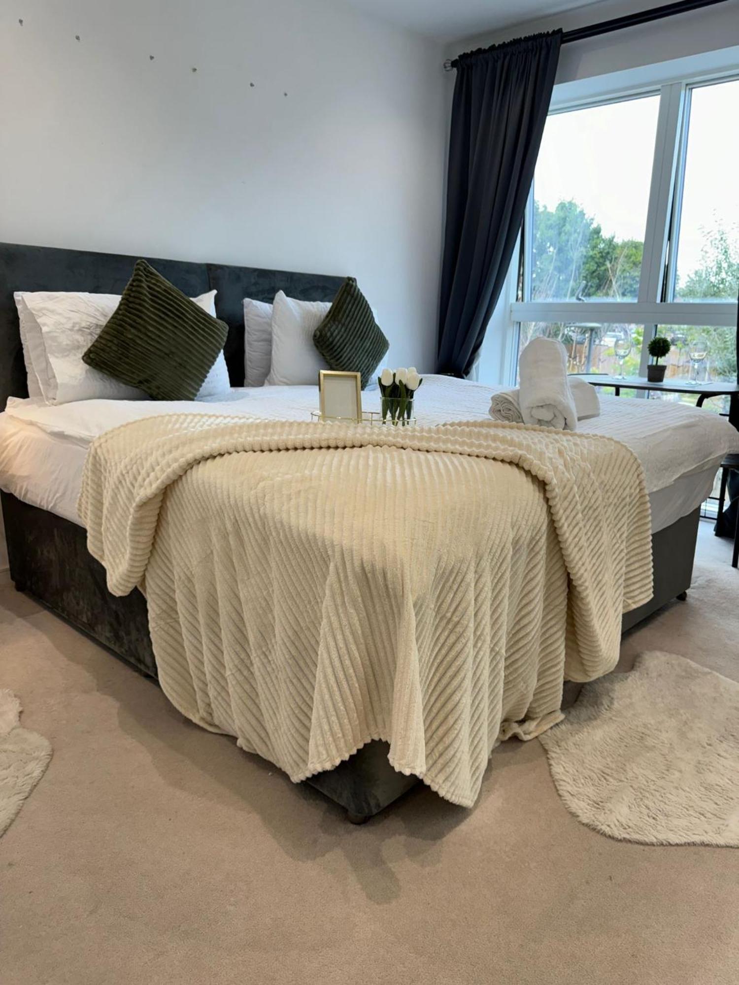 Kayz Lodge- Luxury Ensuite-Private & Shared Accommodation In A New House At The Olympic Village Overlooking Stratford Westfield And Tube Station Londres Exterior foto