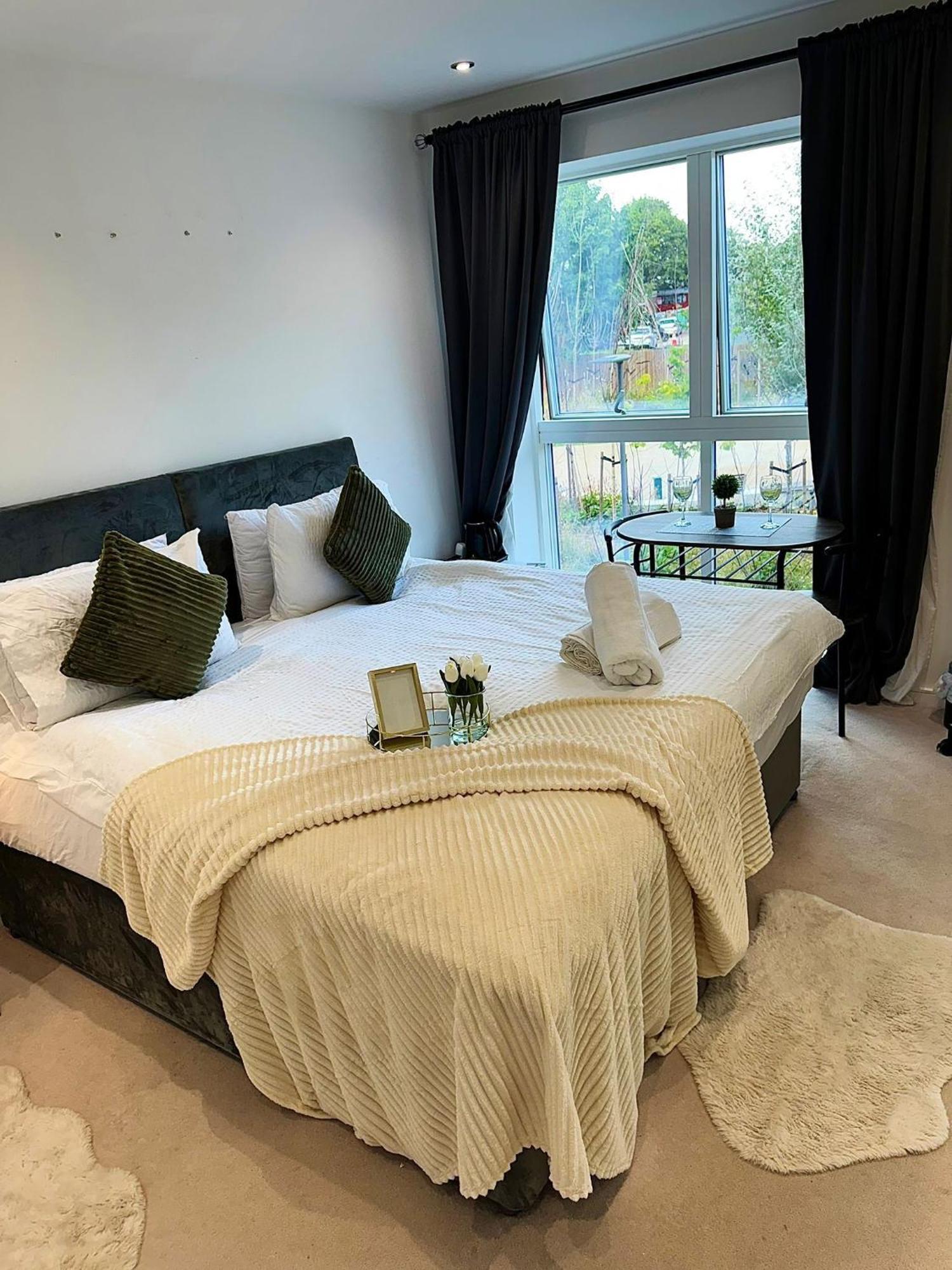 Kayz Lodge- Luxury Ensuite-Private & Shared Accommodation In A New House At The Olympic Village Overlooking Stratford Westfield And Tube Station Londres Exterior foto