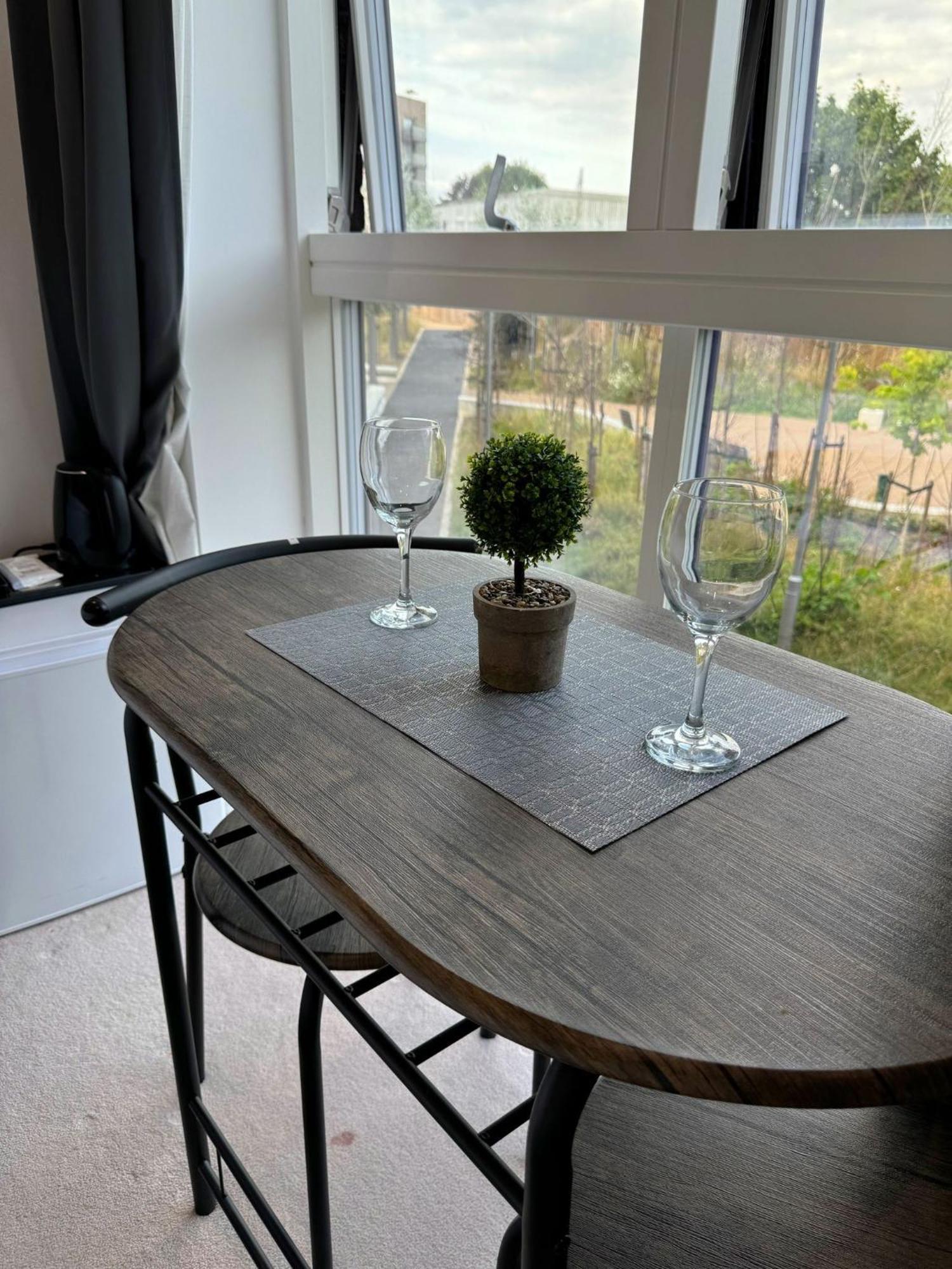 Kayz Lodge- Luxury Ensuite-Private & Shared Accommodation In A New House At The Olympic Village Overlooking Stratford Westfield And Tube Station Londres Exterior foto